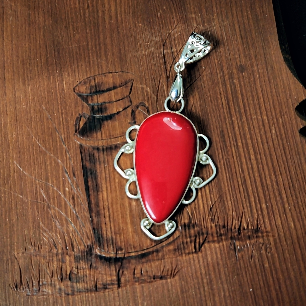 Elegant Red Pendant Necklace